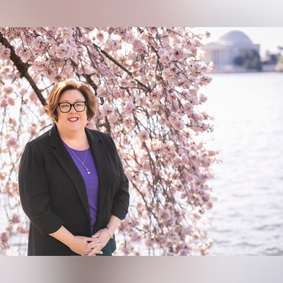 Meet your Posher, Lara - Picture 2 of 4